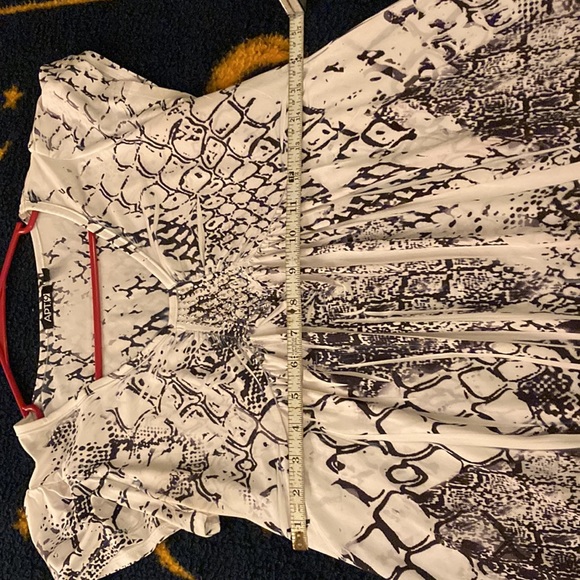 Apt. 9 unique black and white pattern top with embellishments M - Picture 14 of 14